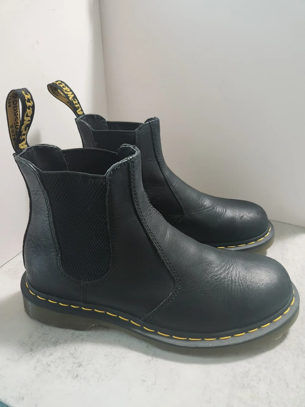 Dr. Martens 2976 Smooth Leather Chelsea Boots - Black US 8M/ 9W